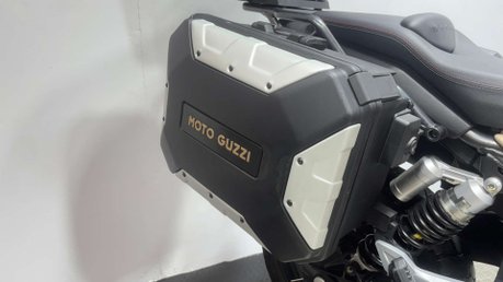 Moto Guzzi V85 TT 850 2021 ONLY 11K HISTORY FULL LUGGAGE ADVENTURE BIKE 41