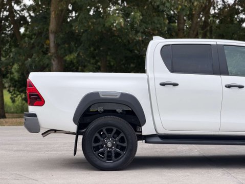 Toyota Hilux 2.8 Hilux Invincible X MHEV 4WD A 4WD 4dr 25