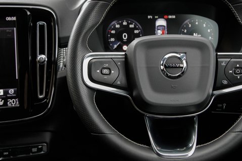 Volvo XC40 T3 R-DESIGN 18