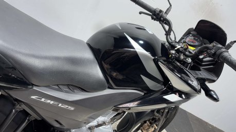 Honda CBF125 CBF 125 2011 10K NEW MOT 125CC LEARNER BIKE VERY CLEAN 13