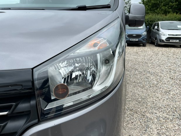 Renault Trafic LWB L2H1 Low Roof Sport 296 Air Con Nav Sensors EU 21