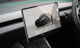 Tesla Model Y PREMIUM LONG RANGE AWD GROK AI Rear Screen Heated & Vented Seats 1 Owner VQ 21