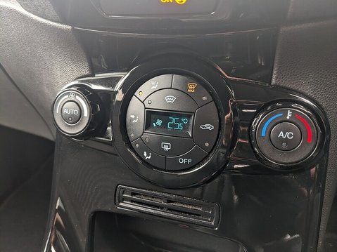 Ford Fiesta TITANIUM 18
