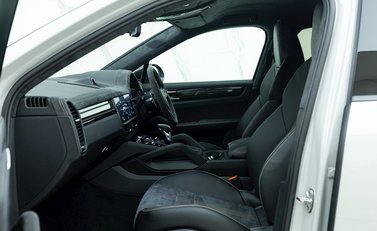 Porsche Cayenne Turbo GT 14