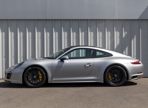 Porsche 911 Carrera GTS (991.2) 2