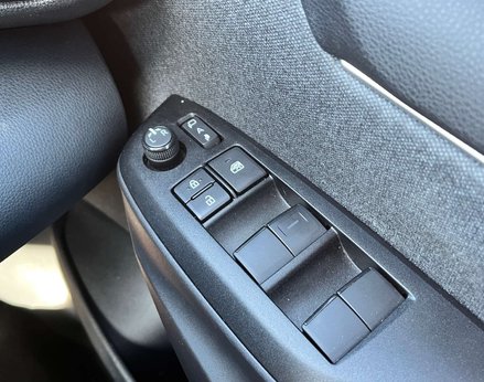 Toyota Yaris 1.5 Yaris Dynamic HEV CVT 5dr 63