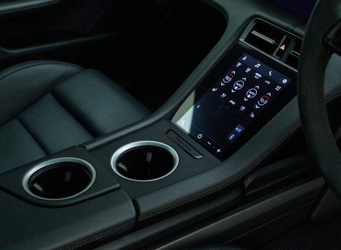 Porsche Taycan TURBO S 93KWH 19