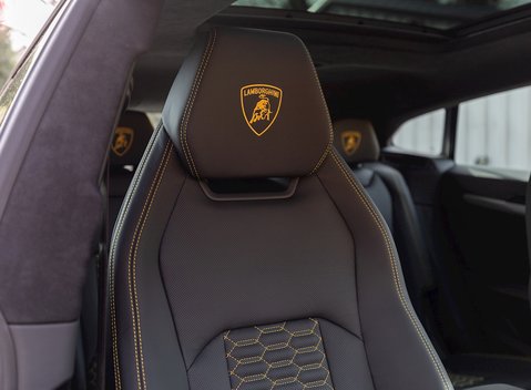 Lamborghini Urus 13