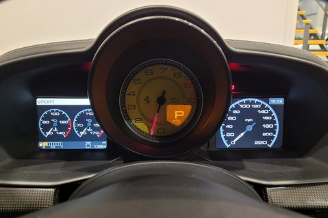 Ferrari 458 ITALIA DCT 10