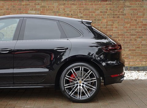 Porsche Macan Turbo Performance Package 8