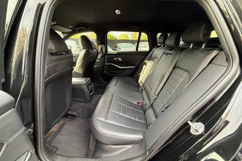 BMW 3 Series 330E M SPORT TOURING - HYBRID - APPLE CAR PLAY - 2 OWNERS - CAMERA -NEW MOT 18