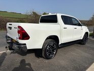 Toyota Hilux Invincible 4WD D-4D Double Cab Pickup 2