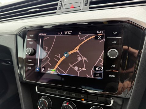 Volkswagen Passat SE NAV TDI DSG 15