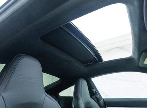 Porsche 911 Turbo S (992) 13