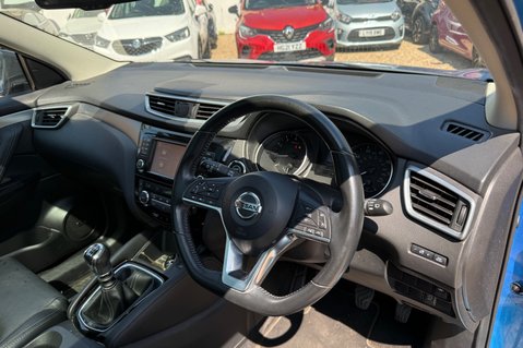 Nissan Qashqai TEKNA DIG-T.. 6 SERVICES.. GLASS ROOF.BOSE.CRUISE CONTROL  33