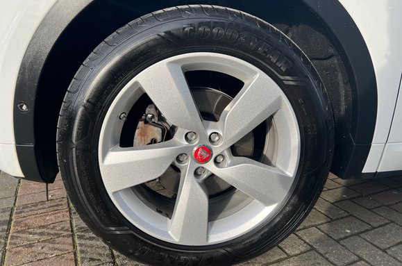 Jaguar E-Pace R-DYNAMIC SE 12