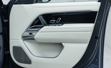 Land Rover Range Rover P460e Autobiography LWB 29