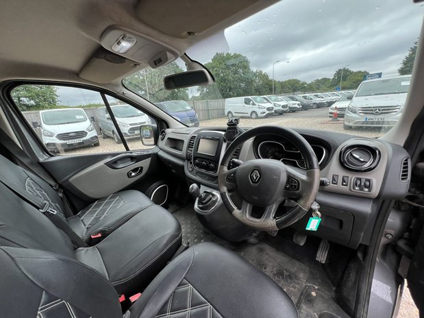 Renault Trafic LWB L2H1 Low Roof Sport 296 Air Con Nav Sensors EU 27