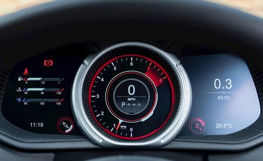 Aston Martin DB11 V8 16