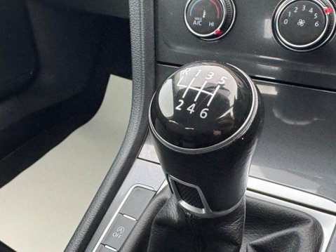 Volkswagen Golf 1.0 TSI BlueMotion Tech SE Nav Euro 6 (s/s) 5dr 24