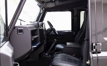 Land Rover Defender 110 XS 18