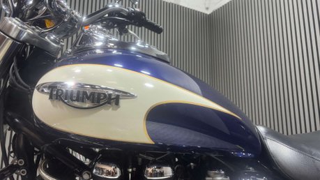 Triumph Bonneville 2011 ONLY 21K NEW MOT CRUISER 865CC 8