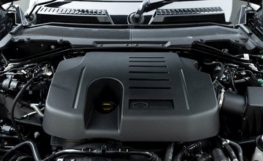 Land Rover Defender 110 XS Edition P400 26