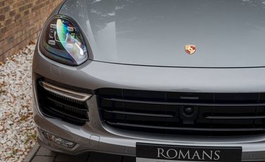 Porsche Cayenne GTS 22