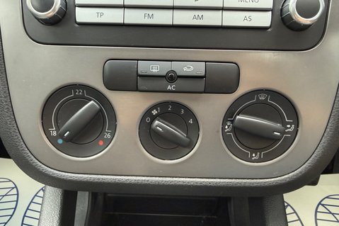 Volkswagen Golf BLUEMOTION MATCH TDI -DEMO +1 OWNER -19 SERVICES -£35 ROAD TAX -SUNROOF 41