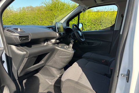 Citroen Berlingo 950 Enterprise XL 102 ps BlueHdi Panel Van 17