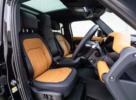 Land Rover Defender X 6