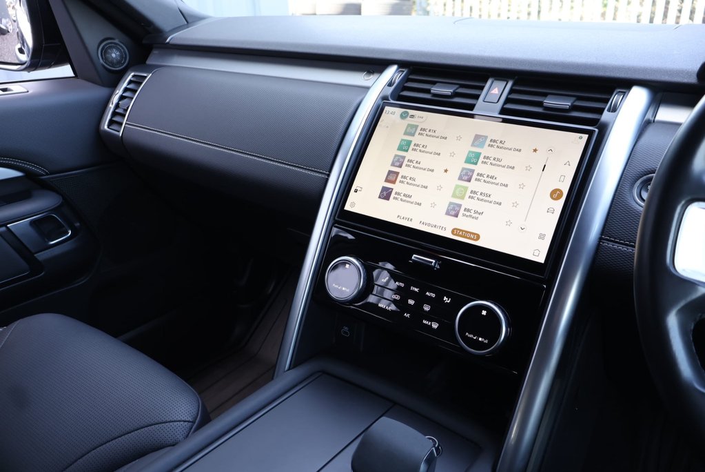 Land Rover Discovery R-DYNAMIC SE MHEV WITH GENUINE REAR SEAT CONVERSION STYLED BY SEEKER  21