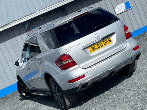Mercedes-Benz M Class 3.0 ML300 CDI V6 BlueEfficiency Grand Edition G-Tronic 4WD Euro 5 5dr 52