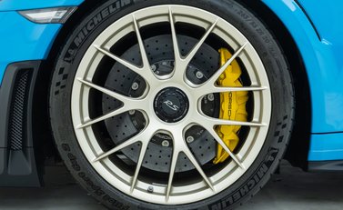 Porsche 911 GT2 RS Weissach (991) 27