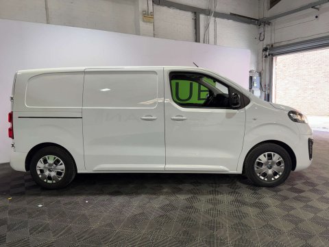 Vauxhall Vivaro 1.5 Vivaro F2700 Sportive S/S 9