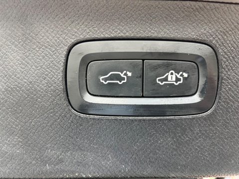 Volvo XC90 2.0 B5 MHEV Inscription Auto 4WD Euro 6 (s/s) 5dr 16