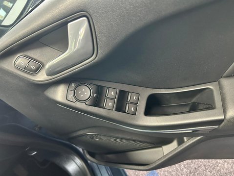 Ford Fiesta TITANIUM X 19