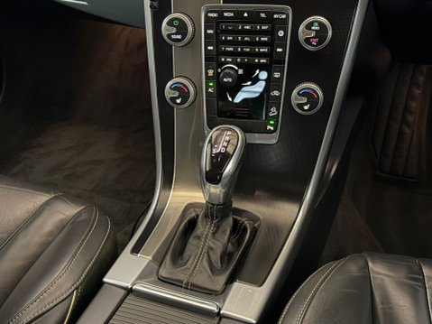 Volvo XC60 D5 R-DESIGN LUX NAV AWD 15