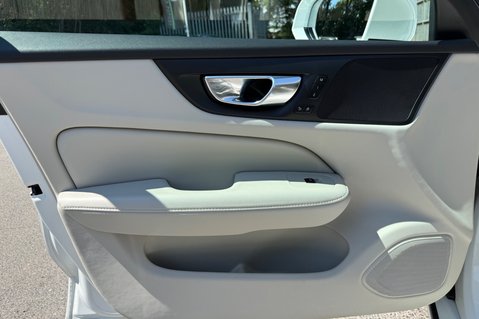 Volvo V60 RECHARGE T6 INSCRIPTION AWD - FULL MAIN DEALER SERVICE - HUGE SPEC 24