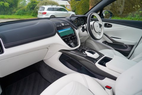 Aston Martin DBX 707 8