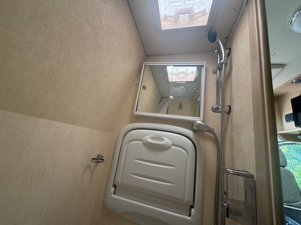 Auto-Sleepers Warwick Duo 2 Berth|2 Belt|Rear Lounge|Shower|Toilet|Vanlux 19
