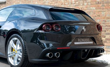 Ferrari GTC4 Lusso 10