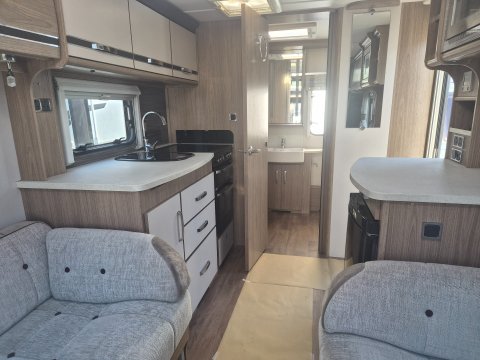 Coachman VIP 460  12