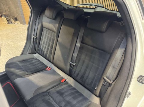 Nissan Juke 1.6 Juke N-Connecta CVT 5dr 61