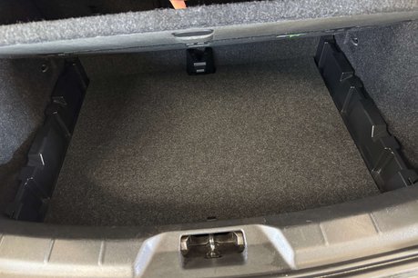 Volvo V40 1.6 T4 Lux Hatchback 5dr Petrol Powershift Euro 5 (s/s) (180 ps) 43