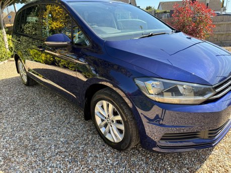 Volkswagen Touran 1.6 TDI BlueMotion Tech SE Family DSG Euro 6 (s/s) 5dr 8
