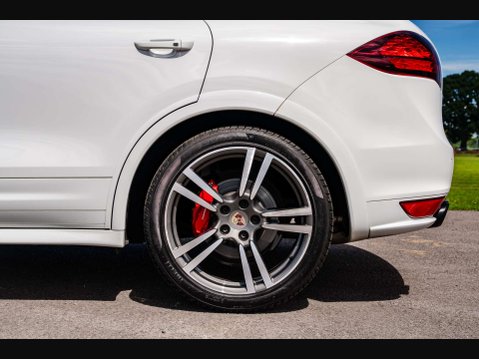 Porsche Cayenne GTS 37