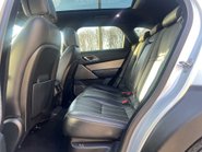 Land Rover Range Rover Velar 3.0 Range Rover Velar R-Dynamic HSE D300 Auto 4WD 5dr 34