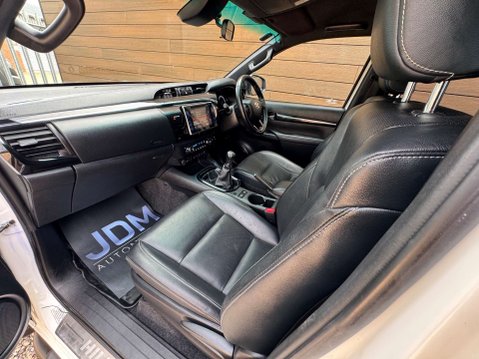 Toyota Hilux 2.4 HI-Luxury Invincible X D-4D 4WD Double Cab 4WD 5dr 27