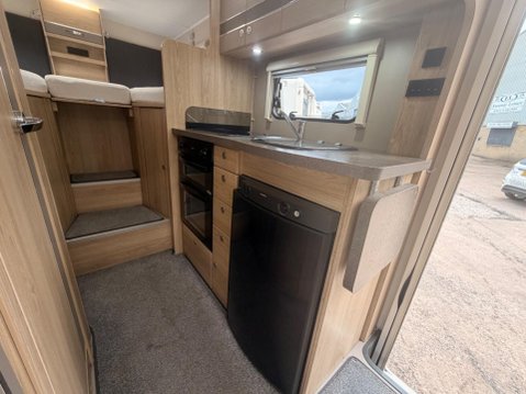 Elddis Autoquest BLUE HDI 335 L3 C/C TLL 12